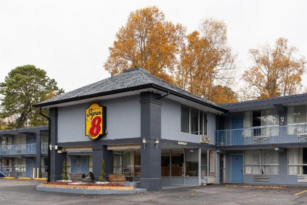 Super 8 by Wyndham Black Mountain image 15