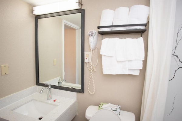 Super 8 by Wyndham Black Mountain image 23