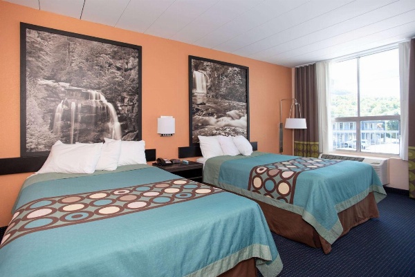 Super 8 by Wyndham Black Mountain image 5